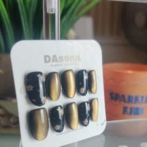 DAsena Gold & Black Floral Press-On Nail Set